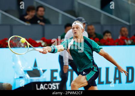 Alejandro Davidovich, de l'Espagne, en action contre Holger Rune, du Danemark, lors de l'Open de Mutua Madrid 2023, tournoi de tennis Masters 1000 sur 30 avril 2023 à Caja Magica à Madrid, Espagne - photo: Oscar J Barroso/DPPI/LiveMedia Banque D'Images