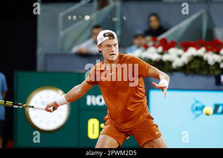 Holger Rune du Danemark en action contre Alejandro Davidovich de l'Espagne lors de l'ouverture de Mutua Madrid 2023, Masters 1000 tournoi de tennis sur 30 avril 2023 à Caja Magica à Madrid, Espagne - photo: Oscar J Barroso/DPPI/LiveMedia Banque D'Images