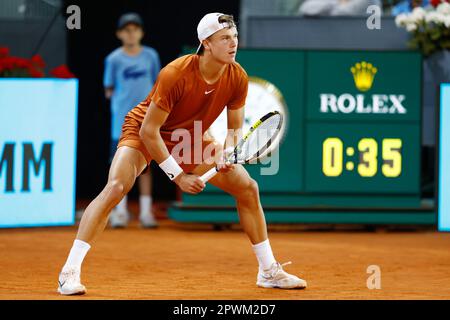 Holger Rune du Danemark en action contre Alejandro Davidovich de l'Espagne lors de l'ouverture de Mutua Madrid 2023, Masters 1000 tournoi de tennis sur 30 avril 2023 à Caja Magica à Madrid, Espagne - photo: Oscar J Barroso/DPPI/LiveMedia Banque D'Images