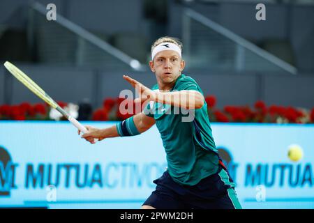 Alejandro Davidovich, de l'Espagne, en action contre Holger Rune, du Danemark, lors de l'Open de Mutua Madrid 2023, tournoi de tennis Masters 1000 sur 30 avril 2023 à Caja Magica à Madrid, Espagne - photo: Oscar J Barroso/DPPI/LiveMedia Banque D'Images