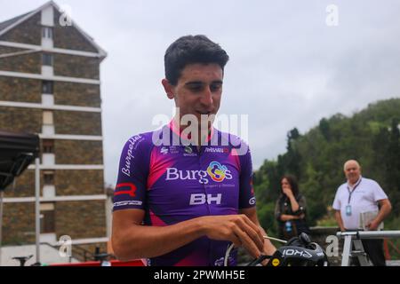 Cangas del Narcea, Espagne. 30th avril 2023. Cavalier de Burgos-BH, Pelayo Sanchez pendant la phase 3rd de Vuelta a Asturias 2023 entre Cangas del Narcea et Oviedo, sur 30 avril 2023, à Cangas del Narcea, Espagne . (Photo d'Alberto Brevers/Pacific Press) crédit: Pacific Press Media production Corp./Alamy Live News Banque D'Images