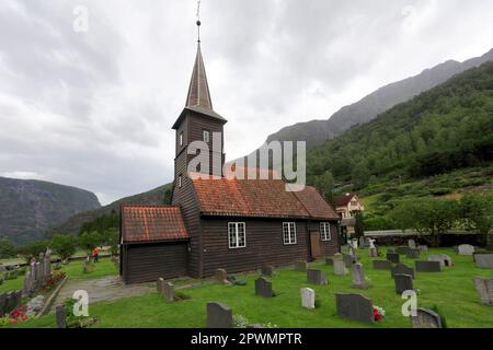 Flam église datant de 1670, Flamsdalen Valley village, Flam, le Sognefjorden, Fjords Ouest, Norvège, Scandinavie, l'Europe. Banque D'Images