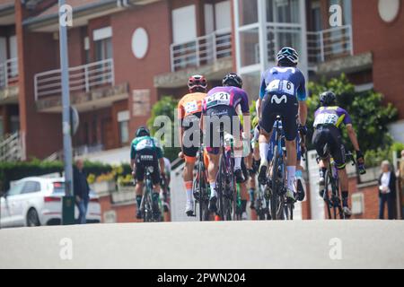 Oviedo, Asturies, Espagne. 30th avril 2023. Oviedo, Espagne, 30th avril 2023 : la queue du fuga pendant la phase 3rd de la Vuelta a Asturias 2023 entre Cangas del Narcea et Oviedo, sur 30 avril 2023, à Oviedo, Espagne. (Credit image: © Alberto Brevers/Pacific Press via ZUMA Press Wire) USAGE ÉDITORIAL SEULEMENT! Non destiné À un usage commercial ! Banque D'Images