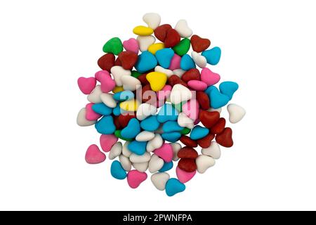 Un bouquet de bonbons multicolores en forme de cœur (gros plan) isolés sur un fond blanc. Vue de dessus Banque D'Images