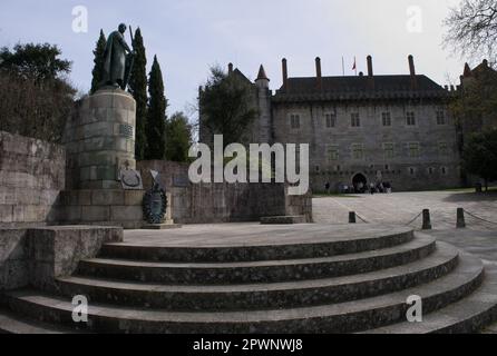 Guimaraes, Portugal - 19 mars 2023 : le Palais des ducs de Braganza est un domaine médiéval et une ancienne résidence des premiers ducs de Braganza. Su Banque D'Images