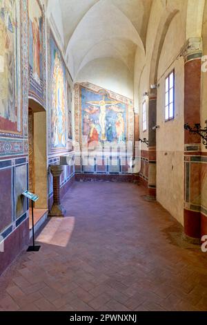 San Gimignano. Toscane. Italie. Fresques dans l'église de San Lorenzo à Ponte par Cenni di Francesco Ser Cenni Banque D'Images