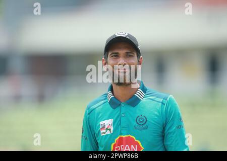 Mahmudullah, joueur du club sportif de Mohammadmetan, lors du match de la ligue de cricket 2022-23 de la première division de Dhaka entre Abahani Ltd Et Moham Banque D'Images