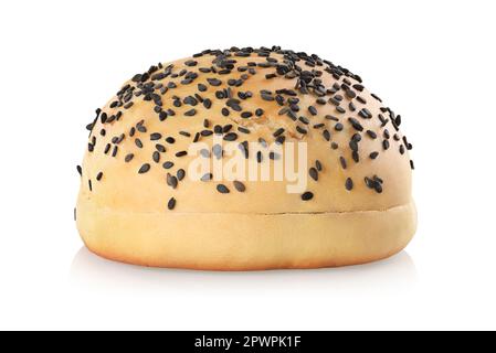 Hamburger composé de graines de sésame noires isolées sur fond blanc. Banque D'Images