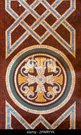 Mosaïque européenne, détail des décorations intérieures d'une église, motif de style byzantin Banque D'Images