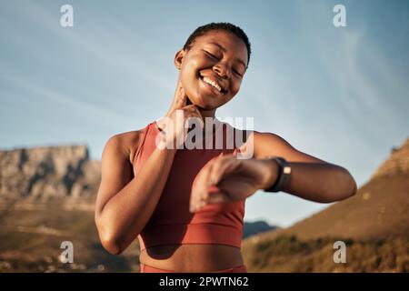 Fr quence cardiaque montre intelligente et montagne avec femme