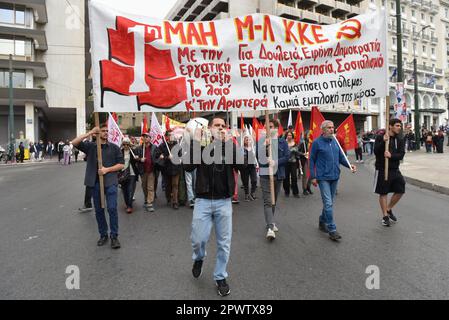 Athènes, Grèce. 1st mai 2023. Les manifestants se rassemblent lors de la Journée des travailleurs étrangers contre la hausse des prix, la pauvreté, l'insécurité de l'emploi et les inégalités. Credit: Nicolas Koutsokostas/Alay Live News. Banque D'Images