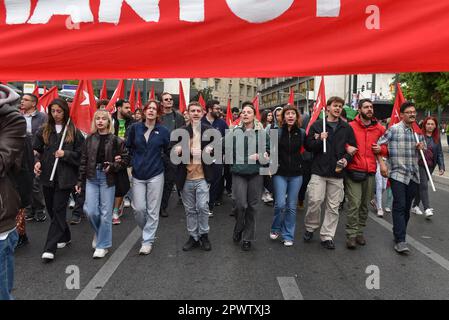 Athènes, Grèce. 1st mai 2023. Les manifestants se rassemblent lors de la Journée des travailleurs étrangers contre la hausse des prix, la pauvreté, l'insécurité de l'emploi et les inégalités. Credit: Nicolas Koutsokostas/Alay Live News. Banque D'Images