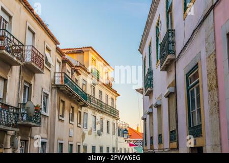 Lisbonne, Portugal, - 24 juillet 2016: Rues typiques du centre de Lisbonne. Banque D'Images