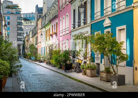 Paris, France - 19 mai 2021 : la rue Cremieux dans le 12th arrondissement est l'une des plus jolies rues résidentielles de Paris. Banque D'Images