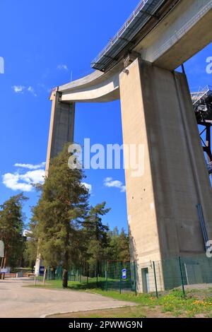 La partie supérieure de l'installation de saut à ski tours de saut à ski en été, Lahti en Finlande Banque D'Images