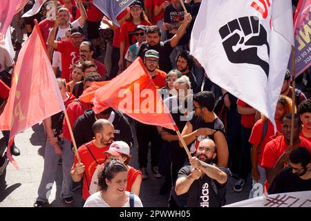 Sao Paulo, Brésil, on 1 mai 2023. Les membres de divers syndicats participent à un rassemblement de mai (fête du travail) pour marquer la journée internationale des travailleurs à Sao Paulo, Brésil, sur 1 mai 2023 Credit: Cris Faga/Alay Live News Credit: Cris Faga/Alay Live News Banque D'Images