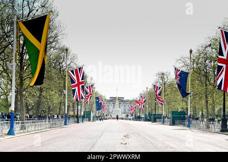 The Mall, Londres, Royaume-Uni. 1st mai 2023 ; The Mall se prépare à Londres avant le couronnement du roi Charles III, Londres, Royaume-Uni. Crédit : voir Li/Picture Capital/Alamy Live News Banque D'Images