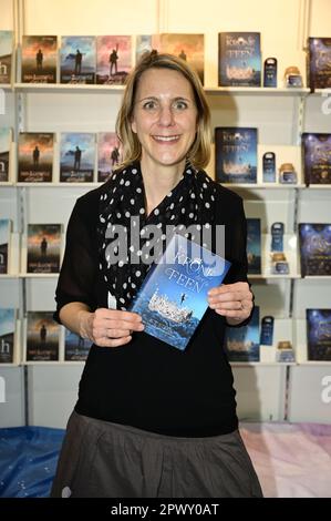 K. T. Steen BEI der Signierstunde am Messesstand Kerstin Pergande auf der Leipziger Buchmesse 2023. Leipzig, 29.04.2023 Banque D'Images