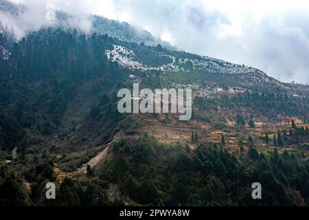 Lachung est une ville et station de colline dans le nord-est de Sikkim, Inde. Il est situé dans le quartier de Sikkim Nord près de la frontière avec le Tibet. Banque D'Images