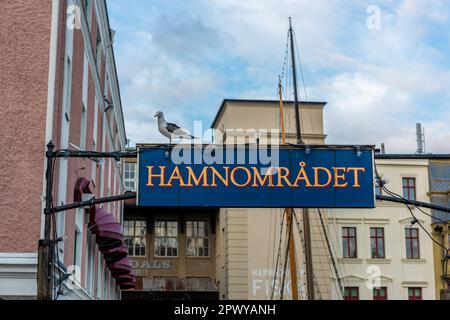 Göteborg, Suède - 30 juin 2021 : panneau de rue à Hamnområdet à Liseberg. Banque D'Images