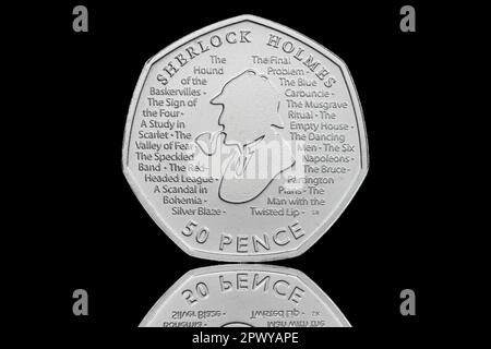 Une pièce de 2019 50p mettant en vedette Sherlock Holmes pour commémorer le 160th anniversaire de la naissance de Sir Arthur Conan Doyle Banque D'Images