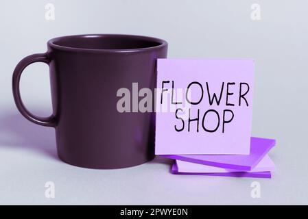 Légende de texte présentant Flower Shop, approche d'affaires où les fleurs coupées sont vendues avec des décorations pour cadeaux Banque D'Images