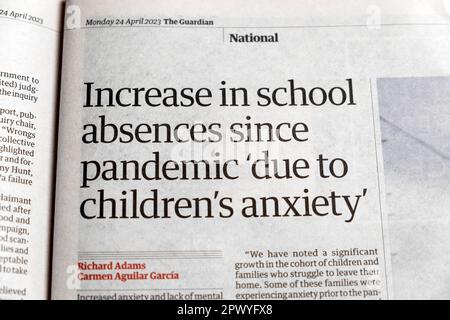 'Augmentation des absences scolaires depuis la pandémie 'la mort à l'anxiété des enfants' journal Guardian titre éducation en santé mentale article 24 avril 2023 Royaume-Uni Banque D'Images
