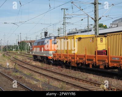 NUREMBERG, ALLEMAGNE - VERS JUIN 2022 : trains à la gare centrale de Nuremberg Hauptbahnhof Banque D'Images