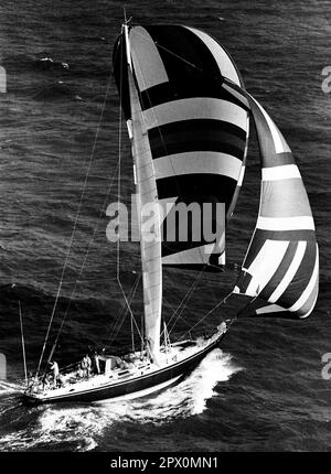 AJAXNETPHOTO. 24 MARS 1978. CHAÎNE ANGLAISE. - WHITBREAD RACE - LA LÉGENDE DU YACHT KING. UNE PRODUCTION SWAN 65, DANS LES APPROCHES OCCIDENTALES DU CANAL AU LARGE DE PORTLAND BILL SUR LA DERNIÈRE ÉTAPE DE LA WHITBREAD TOUR DU MONDE. PHOTO:JONATHAN EASTLAND/AJAX REF:MX340 220605 108 Banque D'Images