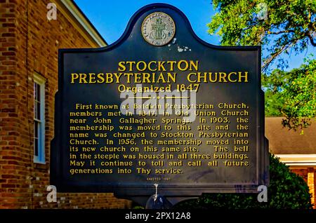 Un marqueur historique se trouve en face de l'église presbytérienne de Stockton, 22 avril 2023, à Stockton, Alabama. Banque D'Images