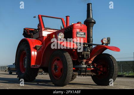 FINOWFURT, ALLEMAGNE - 22 AVRIL 2023 : Bulldog Tractor Lanz. Rencontre des fans de voitures rétro du bloc de l'est (Ostfahrzeugtreffen). Banque D'Images