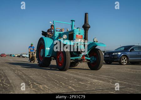 FINOWFURT, ALLEMAGNE - 22 AVRIL 2023 : Bulldog Tractor Lanz. Rencontre des fans de voitures rétro du bloc de l'est (Ostfahrzeugtreffen). Banque D'Images