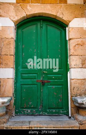 Ancienne porte avant verte Banque D'Images