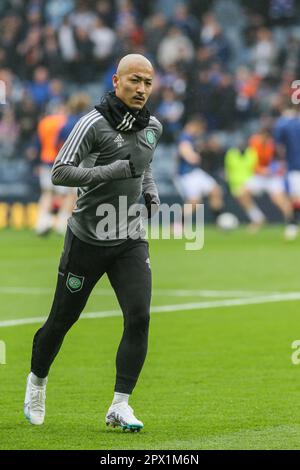 Daizen Maeda, joueur de football japonais, jouant actuellement pour le Celtic FC, Glasgow, au cours d'une séance d'entraînement et d'échauffement à Hampden Park, Glasgow, Écosse Banque D'Images