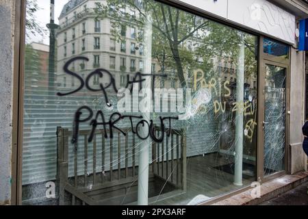 Paris, France. 1er mai 2023. La manifestation de la fête du travail à Paris rassemble tous les syndicats pour une journée exceptionnelle et populaire de mobilisation contre la réforme des retraites et pour la justice sociale. Crédit : Bernard Menigault/Alamy Live News Banque D'Images