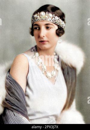 1929 CA , Roma , ITALIE : la princesse française Françoise d'ORLÉANS de GRÈCE et DU DANEMARK ( 1902 - 1953 ), fille du duc Jean d'Orléans duc de guise ( 1874 - 1940 ) et princesse Isabelle d'Orléans ( 1878 - 1961 ). Marié, à Palerme ( Italie ), le 11 février 1929 avec le prince Christopher de Grèce et du Danemark ( 1888 - 1940 ), fils du roi George I de Grèce et de la reine Olga Constantinovna de Russie ( 1851 - 1926 ). Le couple n'avait qu'un seul fils : le prince Michael de Grèce et du Danemark ( né en 1939 , marié en 1965 à Marina Karella ). Photo d'EVA BARRETT ( 1879 - 1950 ). COLORISÉ NUMÉRIQUEMENT . - Banque D'Images