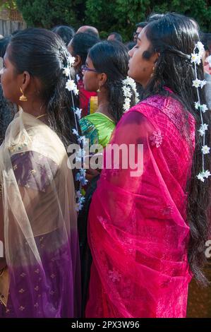 Adorateurs féminins au festival Mahotsavam Chariot 2023 de la communauté hindoue tamoule, Melbourne, Australie Banque D'Images