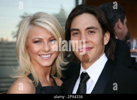 Julianne Hough, de « Dancing with the Stars » et Apolo Anton Ohno, assistent au dîner de l'Association des correspondants de la Maison Blanche à l'hôtel Hilton de Washington, D.C., le 21 avril 2007. Crédit photo : Henry McGee/MediaPunch Banque D'Images