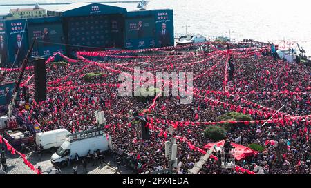 30 avril 2023, Izmir, Turquie, Turquie : l'Alliance de la nation a organisé un rassemblement sur la place Gundogdu à Izmir. Candidat à la présidence et président du CHP Kemal K?l?cdaroglu, Président du Parti IYI Meral Aksener, Président du Parti DEVA Ali Babacan, Président du Parti Felicity Temel Karamollaoglu, Président du futur Parti Ahmet Davutoglu, Président du Parti démocrate Gultekin Uysal et Maire de la municipalité métropolitaine d'Ankara Mansur Yavas et Ekrem Imamoglu, Maire de la municipalité métropolitaine d'Istanbul a prononcé un discours lors du rallye. Des élections présidentielles et législatives auront lieu le 14 mai en Turquie. (Image de crédit : © Idil TOF Banque D'Images