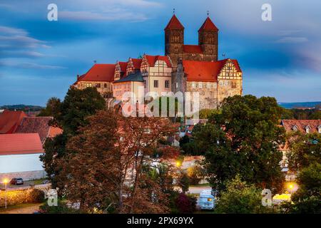 Vue du château de Quedlinburg la nuit Banque D'Images