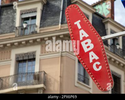 Bordeaux , Aquitaine France - 04 20 2023 : tabac marque française signe rouge tabac avec texte français blanc logo france façade Banque D'Images