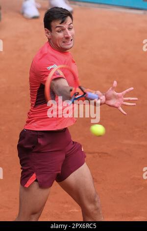 Bernabe Zapata Miralles d'Espagne est en compétition contre Safiulin romain de Russie le huitième jour de l'ouverture de Mutua Madrid à la Caja Magica à Madrid, Espagne sur 1 mai 2023. (Photo par Oscar Gonzalez/NurPhoto) Banque D'Images