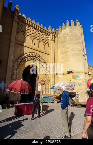 Bab Mahrouk, porte dans le mur, Fès, maroc, afrique Banque D'Images