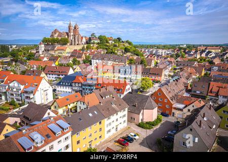 Ville historique de la cathédrale de Breisach et vue sur les toits, région du Bade-Wurtemberg en Allemagne Banque D'Images