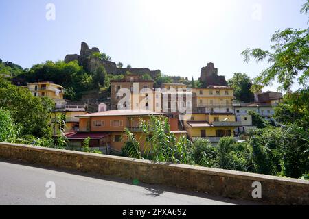 Vieille ville de Nicastro avec château à Lamezia terme, Calabre, Italie Banque D'Images