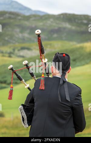 Gros plan d'un cornemuse écossais vêtu d'un four traditionnel à Édimbourg, en Écosse Banque D'Images