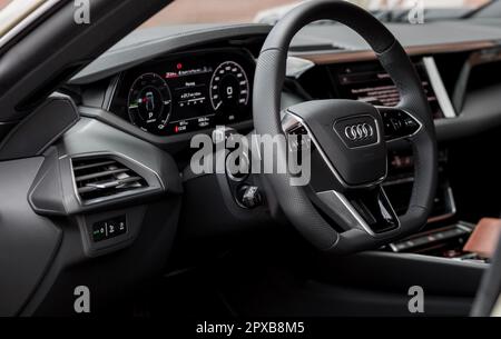 Minsk, Bélarus, mai 2023 - Audi E-Tron GT - luxueux, confortable et moderne car Interior. Concept idéal pour la puissance Banque D'Images