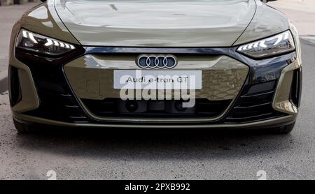 Minsk, Bélarus, mai 2023 - vue de face d'Audi e-tron GT. voiture électrique de luxe Banque D'Images