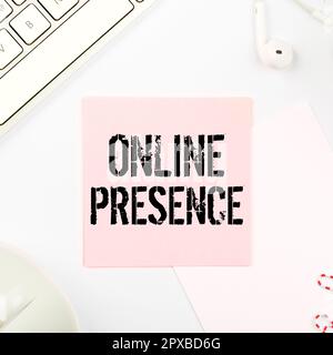 Légende conceptuelle présence en ligne, Mot pour l'existence de quelqu'un qui peut être trouvé par une recherche en ligne Banque D'Images
