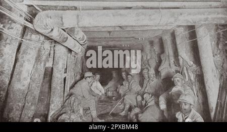 Première Guerre mondiale Succès français à Verdun. L'un des tunnels de mort-Homme (Homme mort) reconquis sur 20 août 1917 : le tonneau nettoyé utilisé comme abri pour les troupes françaises. Banque D'Images